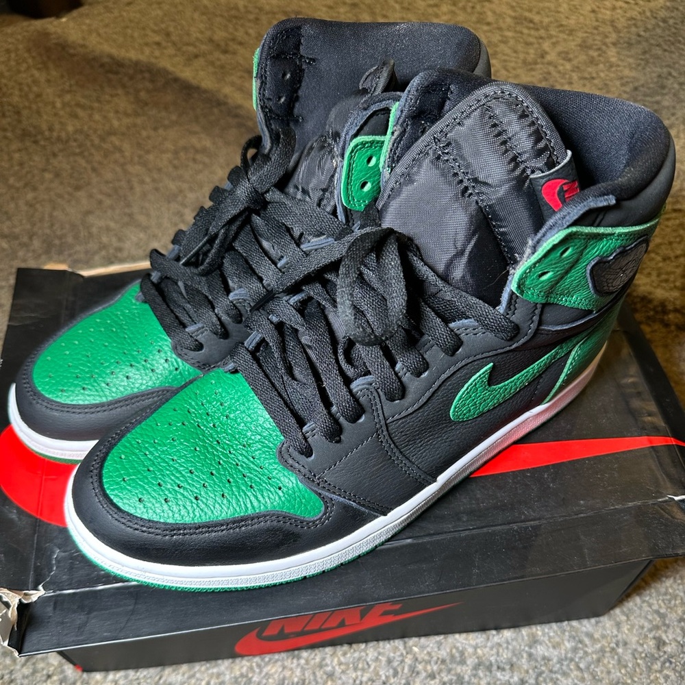 Nike Air Jordan 1 Retro High OG "Pine Green 2.0"